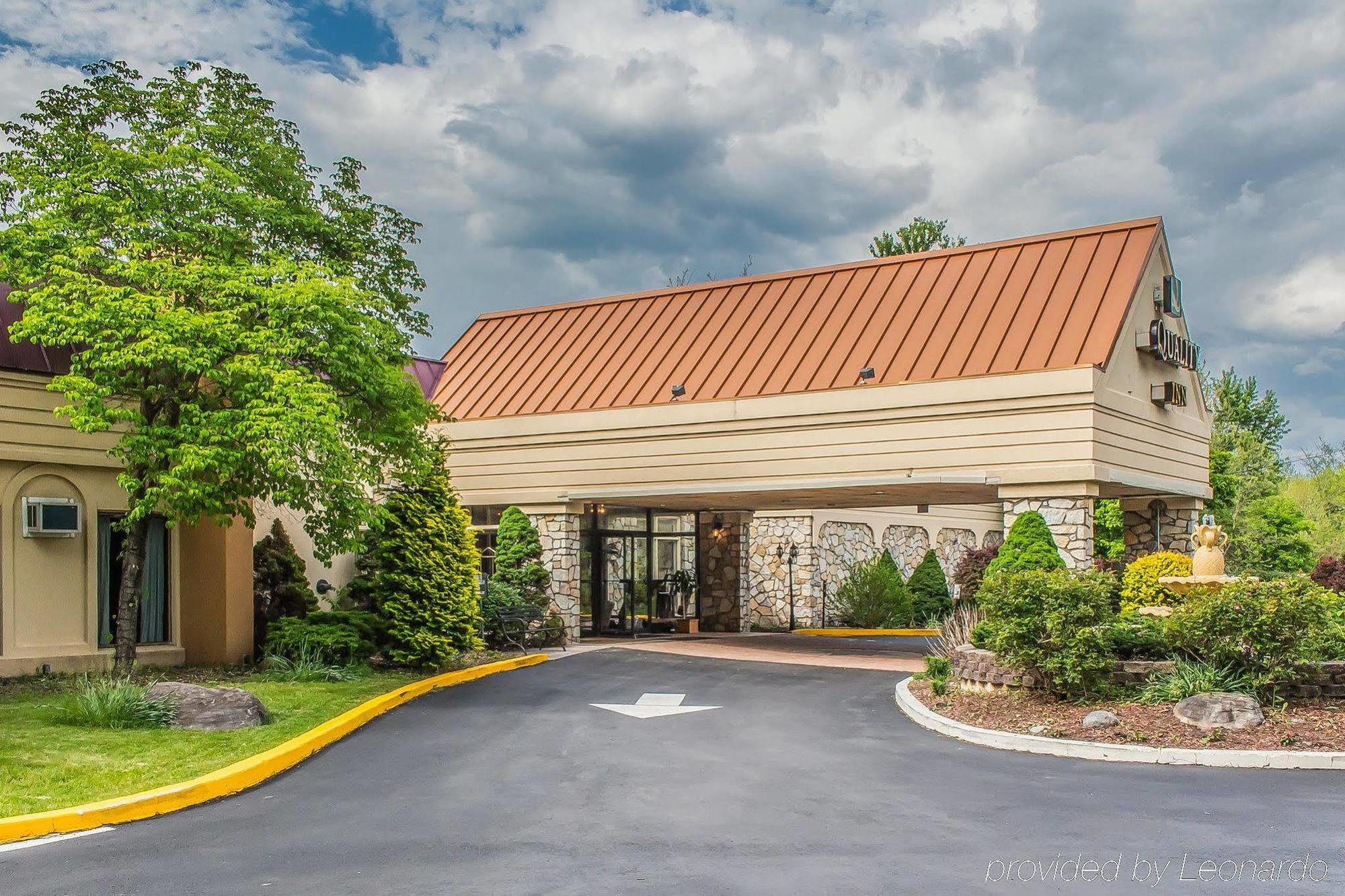 Fairbridge Inn & Suites Poconos Страудсберг Экстерьер фото