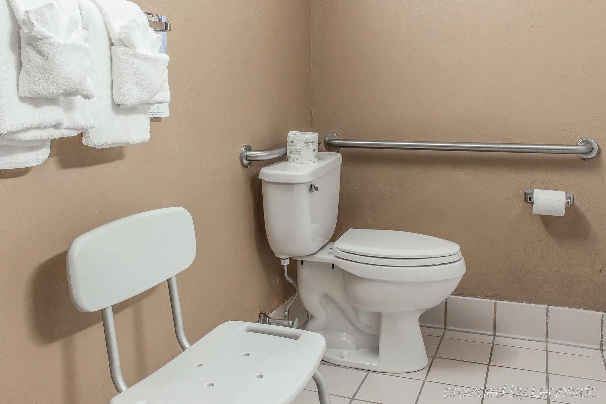Fairbridge Inn & Suites Poconos Страудсберг Экстерьер фото